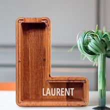 Load image into Gallery viewer, 刻字字母胡桃木存钱罐B2BCBS4497A-B2BCBS4497Z