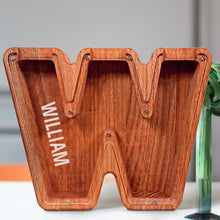 Load image into Gallery viewer, 刻字字母胡桃木存钱罐B2BCBS4497A-B2BCBS4497Z