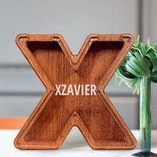 Load image into Gallery viewer, 刻字字母胡桃木存钱罐B2BCBS4497A-B2BCBS4497Z