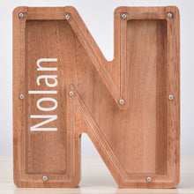 Load image into Gallery viewer, MM-刻字字母橡木存钱罐B2BCBS4714A-B2BCBS4714Z