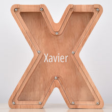 Load image into Gallery viewer, MM-刻字字母橡木存钱罐B2BCBS4714A-B2BCBS4714Z